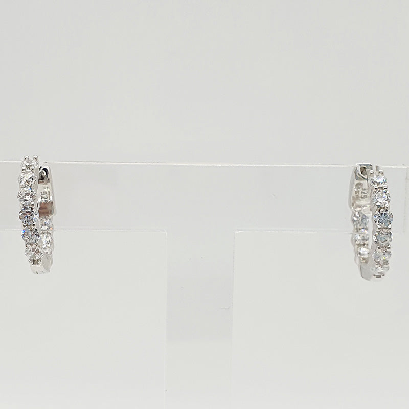 Claw set 2.5mm zirconia huggie image 0
