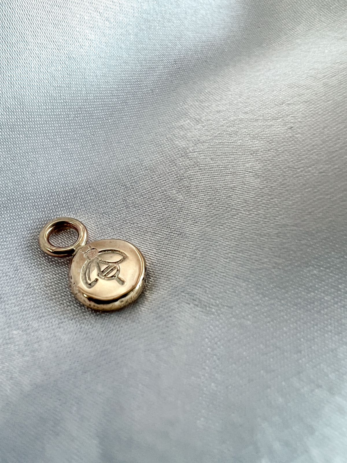 "Bee Kind" Pebble Charms - 9 ct yellow image