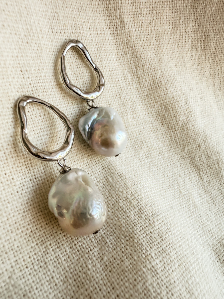 Organic link Baroque earring image 0